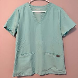 Figs Casma™ Three-Pocket Scrub Top Seaglass